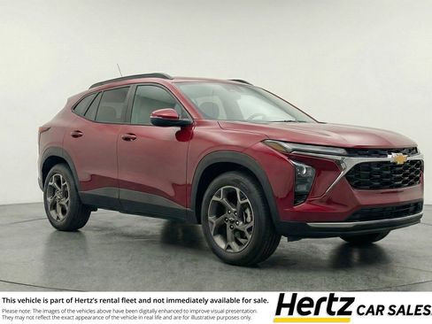 Used 2025 Chevrolet Trax LT FWD image 1
