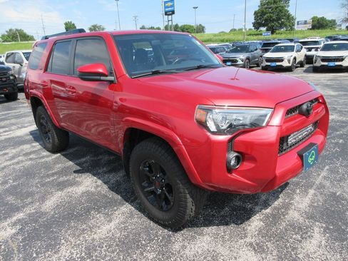 Used 2018 Toyota 4Runner SR5 AWD/4WD image 7
