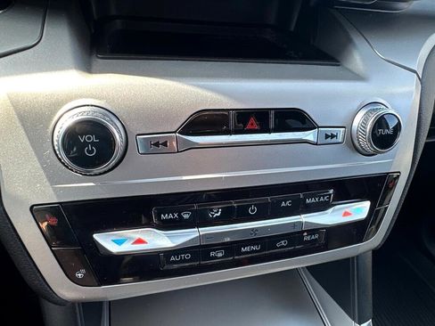 Used 2022 Ford Explorer XLT w/ Equipment Group 202A image 20