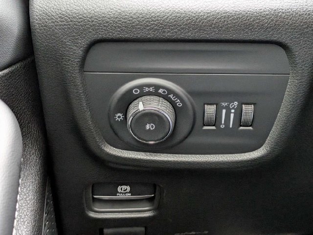 New 2026 Jeep Grand Cherokee Limited w/ Luxury Tech Group II AWD/4WD image 26