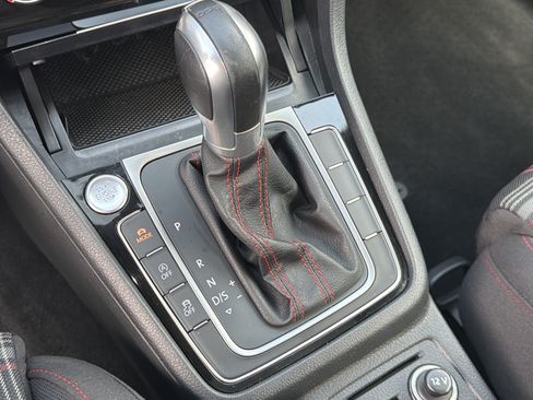 Used 2018 Volkswagen GTI SE FWD image 36
