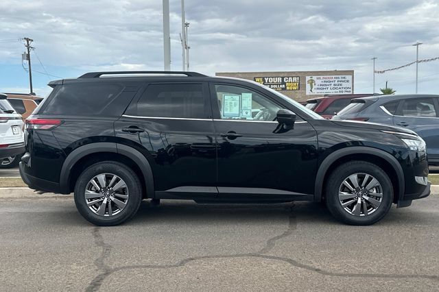 Used 2025 Nissan Pathfinder SV AWD/4WD image 2