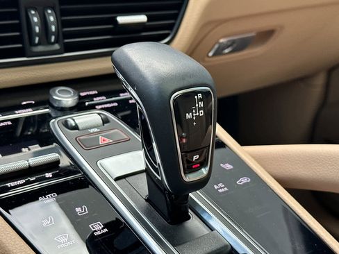 Used 2022 Porsche Cayenne Coupe image 25