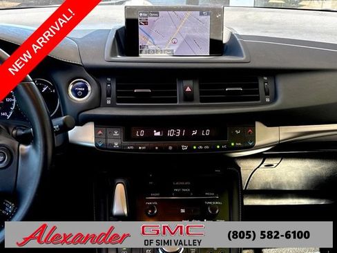 Used 2015 Lexus CT 200h w/ Navigation Package FWD image 18