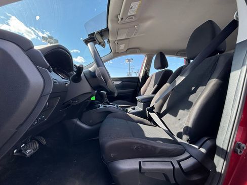 Used 2022 Nissan Rogue Sport S image 6