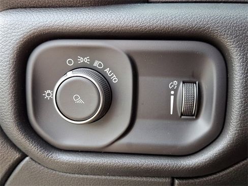 Used 2024 RAM 2500 Tradesman w/ Chrome Appearance Group image 24