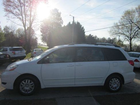Used 2008 Toyota Sienna CE image 2