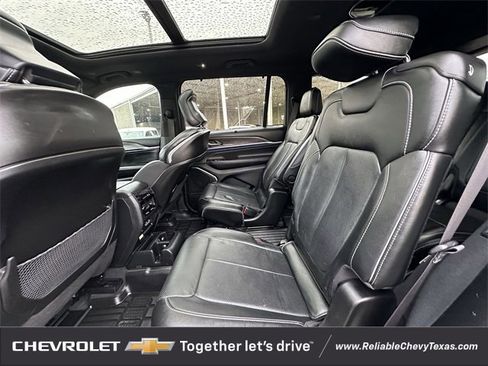 Used 2023 Jeep Grand Cherokee L Overland w/ Advanced Protech Group III image 31