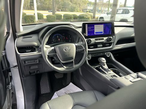 Used 2025 Toyota Grand Highlander FWD image 30