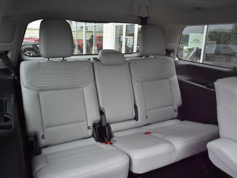 Used 2025 Ford Expedition Platinum w/ Platinum Ultimate Package AWD/4WD image 53