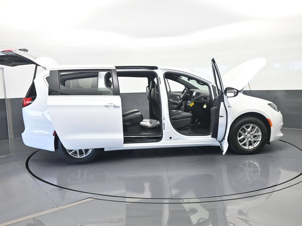 New 2026 Chrysler Voyager LX FWD image 68