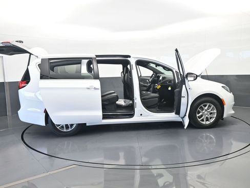 New 2026 Chrysler Voyager LX image 68