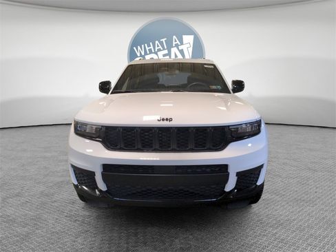 Used 2023 Jeep Grand Cherokee L Altitude image 9