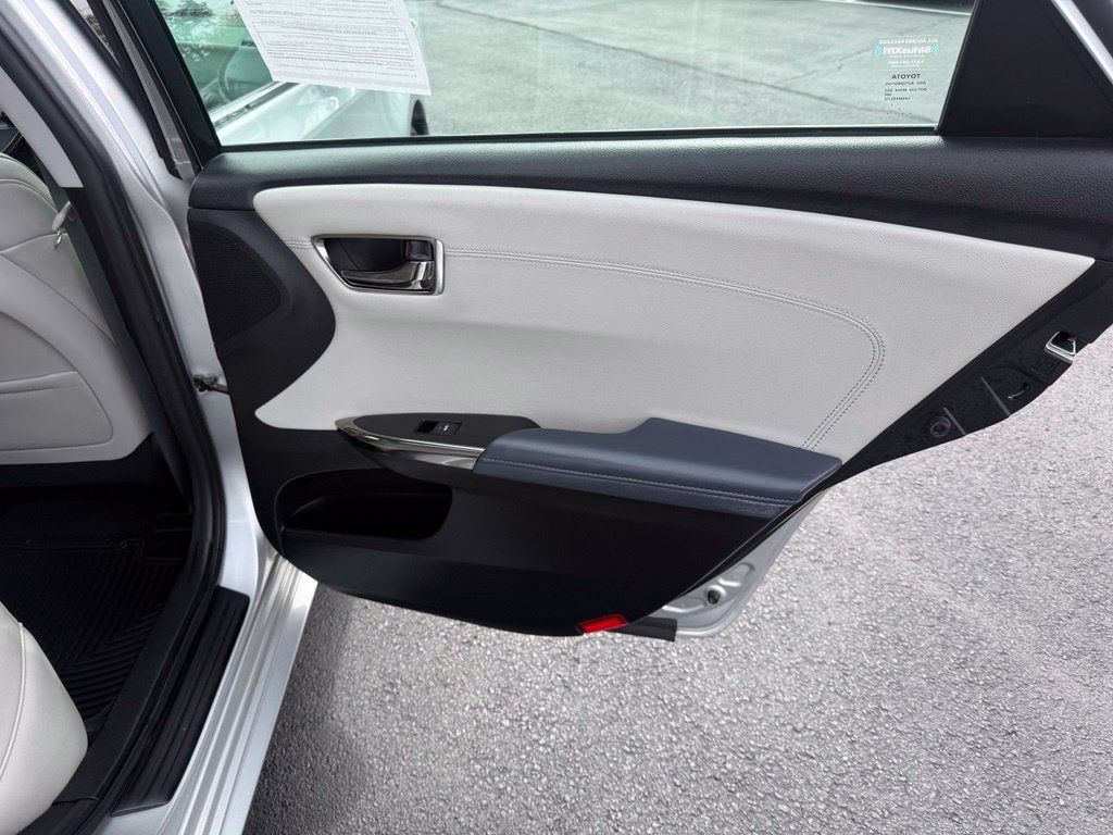 Used 2014 Toyota Avalon XLE Touring FWD image 18