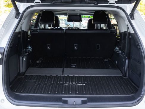 Certified 2021 Toyota Highlander Limited AWD/4WD image 8