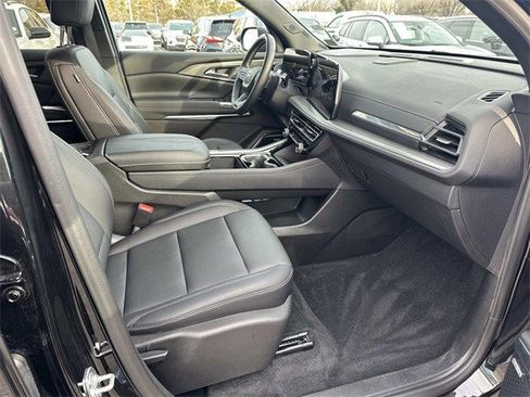 Used 2025 Chevrolet Traverse LT w/ Enhanced Driving Package image 10