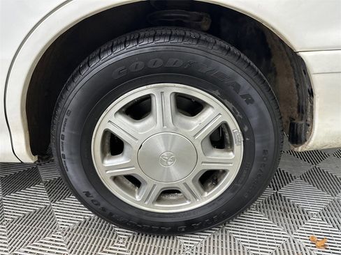 Used 1996 Toyota Avalon XL image 19