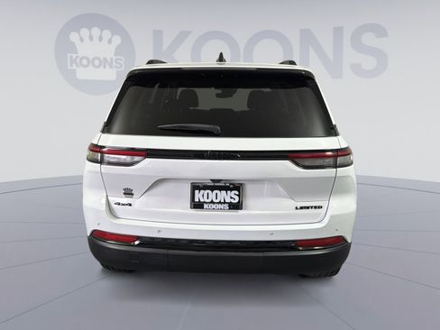 Used 2023 Jeep Grand Cherokee Limited w/ Black Appearance Package image 5