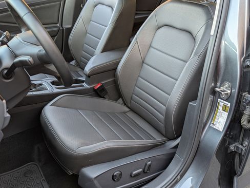 Used 2024 Volkswagen Jetta SE w/ Panoramic Sunroof Package image 17