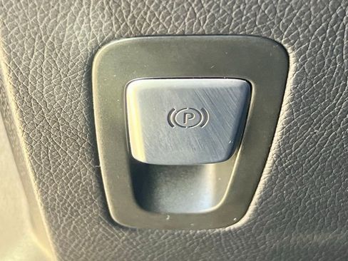 Certified 2022 Mercedes-Benz GLC 300 4MATIC image 33