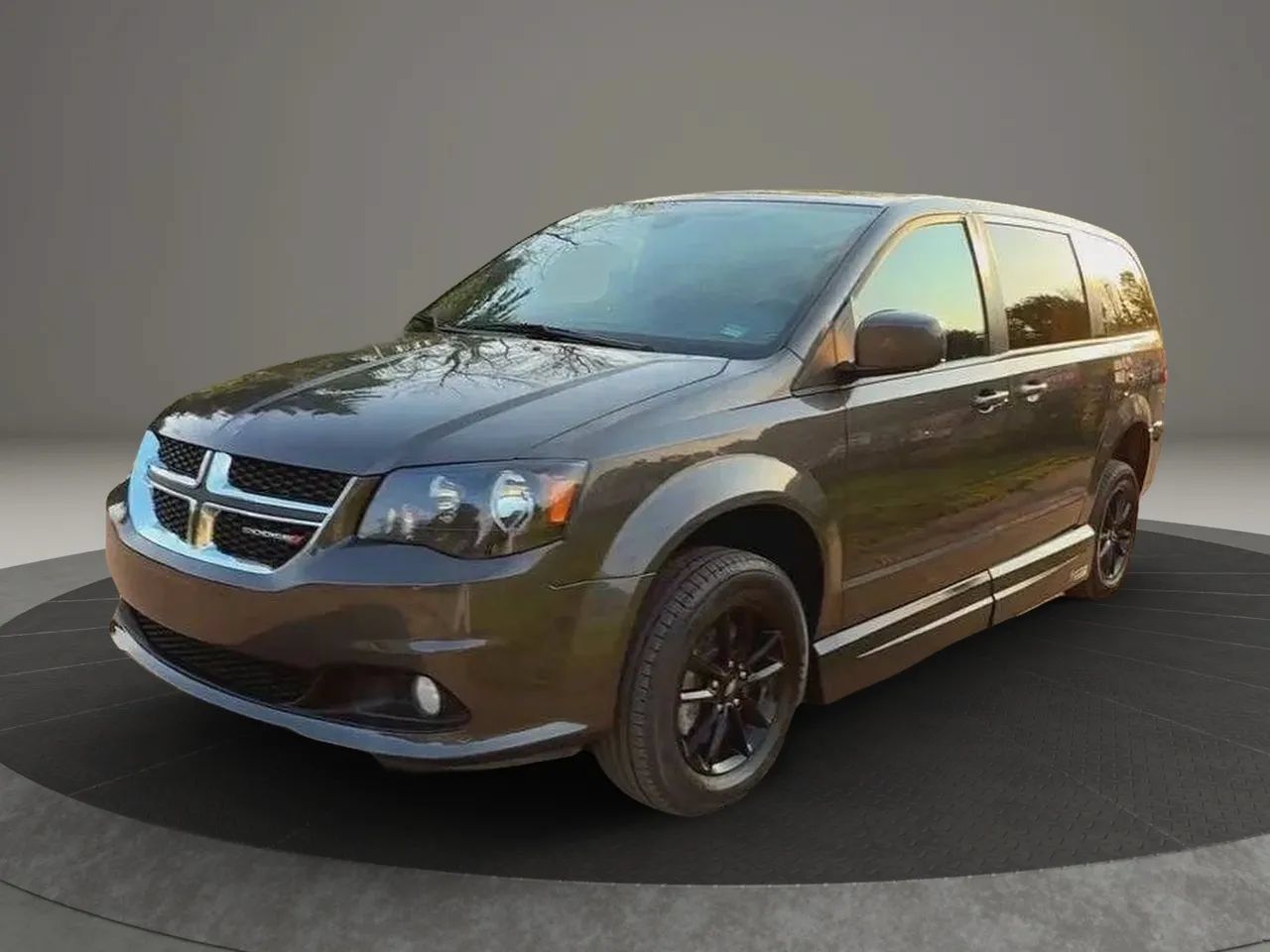 Used 2019 Dodge Grand Caravan SXT w/ Blacktop Package FWD image 29