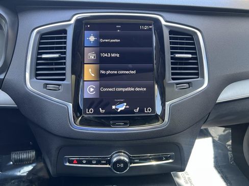 Used 2022 Volvo XC90 T5 Momentum w/ Climate Package AWD/4WD image 19