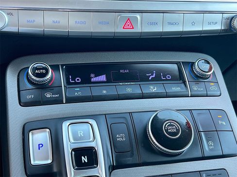 Used 2022 Hyundai Palisade SEL w/ Premium Package image 16