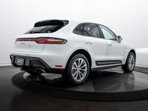 Certified 2025 Porsche Macan image 7