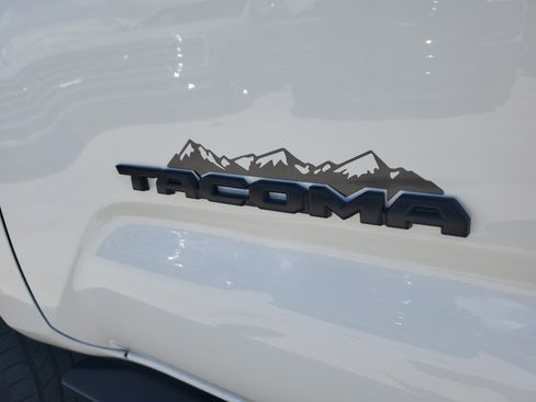 Used 2020 Toyota Tacoma SR image 29