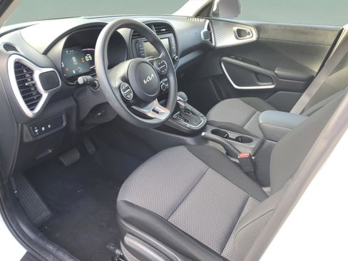 Certified 2025 Kia Soul LX w/ LX Technology Package FWD image 14