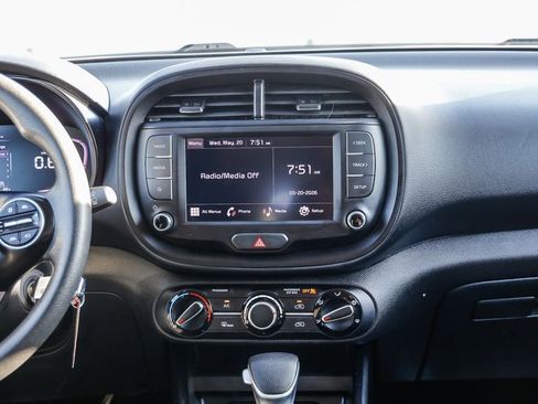 Used 2025 Kia Soul LX w/ LX Technology Package FWD image 16