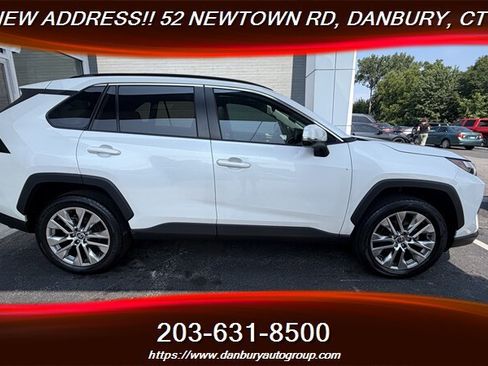 Used 2022 Toyota RAV4 XLE Premium FWD image 6