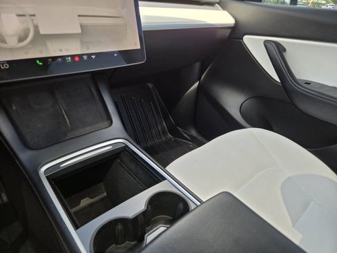Used 2021 Tesla Model Y Long Range AWD/4WD image 15