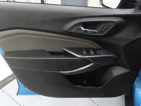 Used 2025 Chevrolet Trax ACTIV w/ Sunroof Package FWD image 10