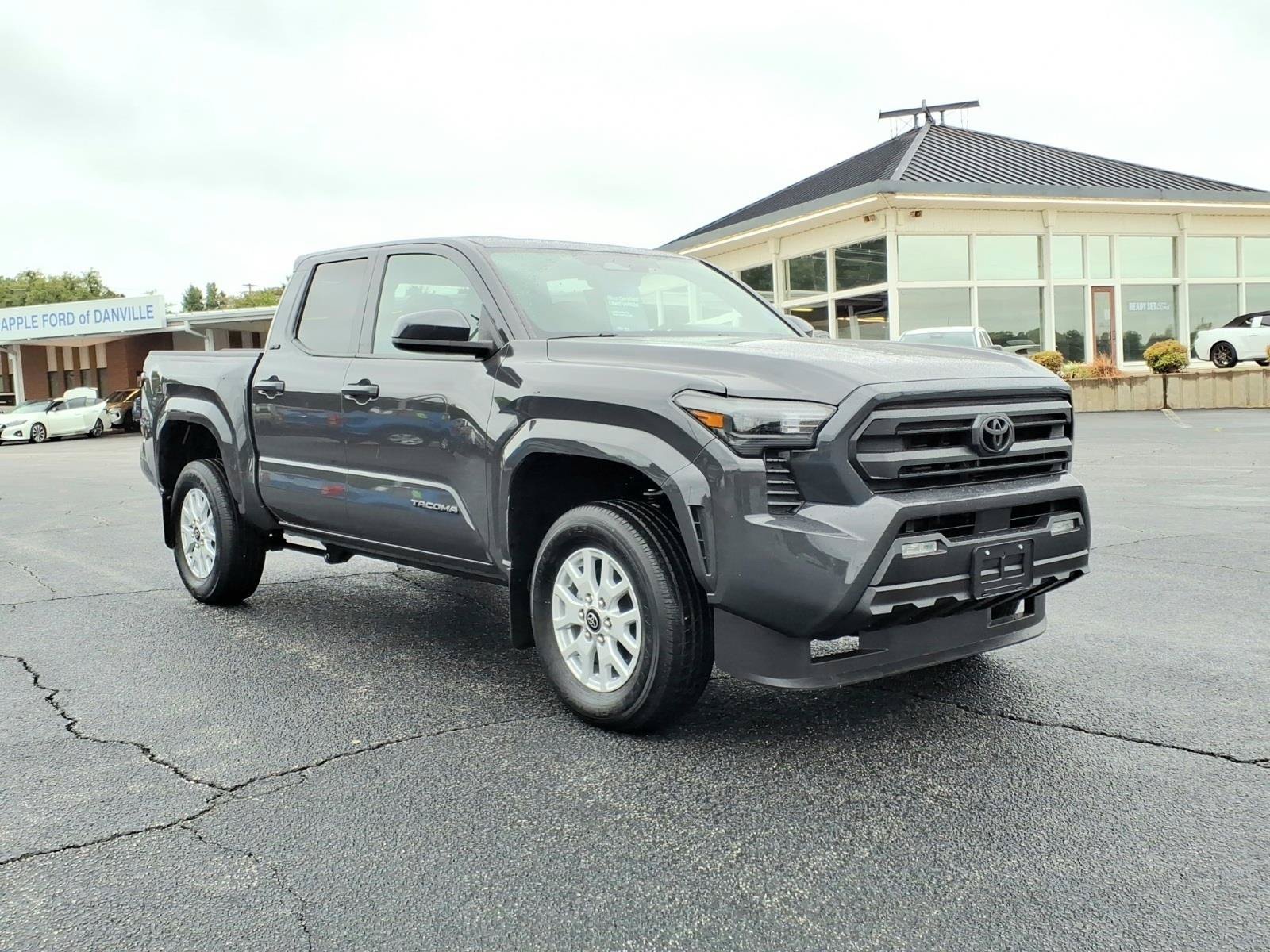 Used 2025 Toyota Tacoma SR5 AWD/4WD image 2