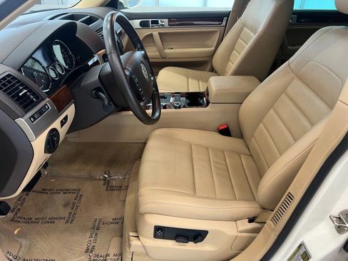 Used 2009 Volkswagen Touareg VR6 image 9