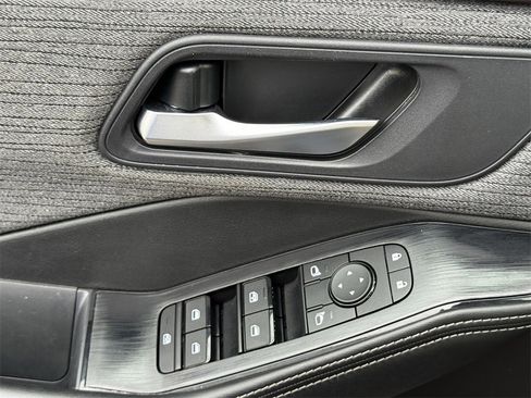 Used 2023 Nissan Rogue SV image 26