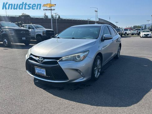 Used 2015 Toyota Camry SE FWD image 3