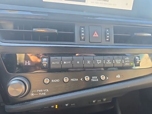 Used 2023 Lexus ES 350 w/ Premium Package image 17