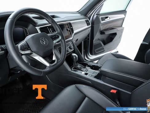 Used 2023 Volkswagen Atlas Cross Sport SE w/ Panoramic Sunroof Package FWD image 19