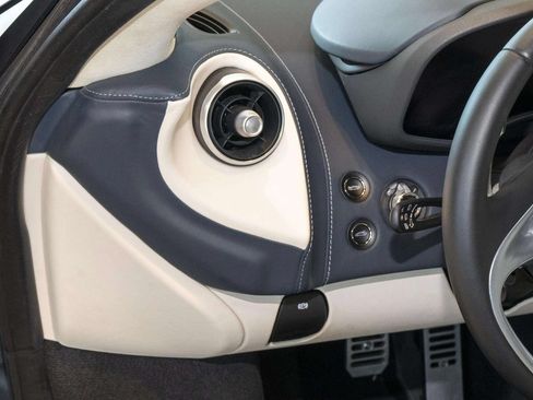 Used 2023 McLaren GT RWD image 18
