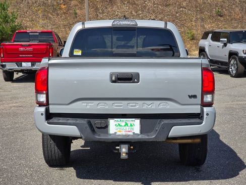 Used 2019 Toyota Tacoma TRD Sport image 16