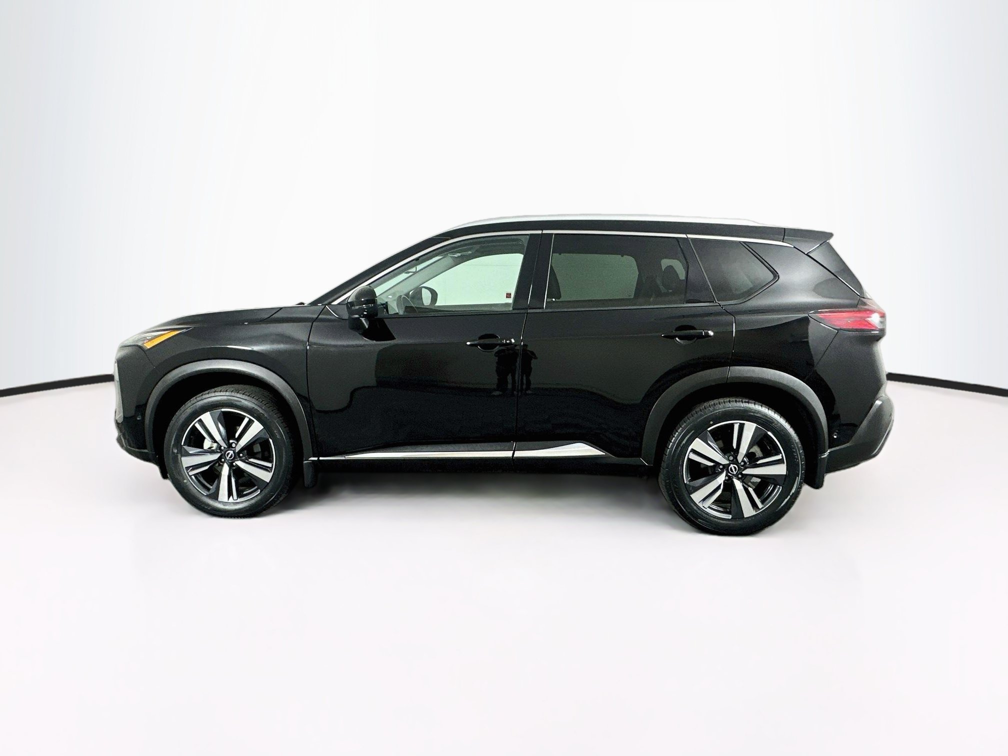 Used 2023 Nissan Rogue SL w/ SL Premium Package FWD image 4