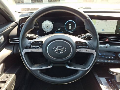Used 2022 Hyundai Elantra Limited FWD image 20