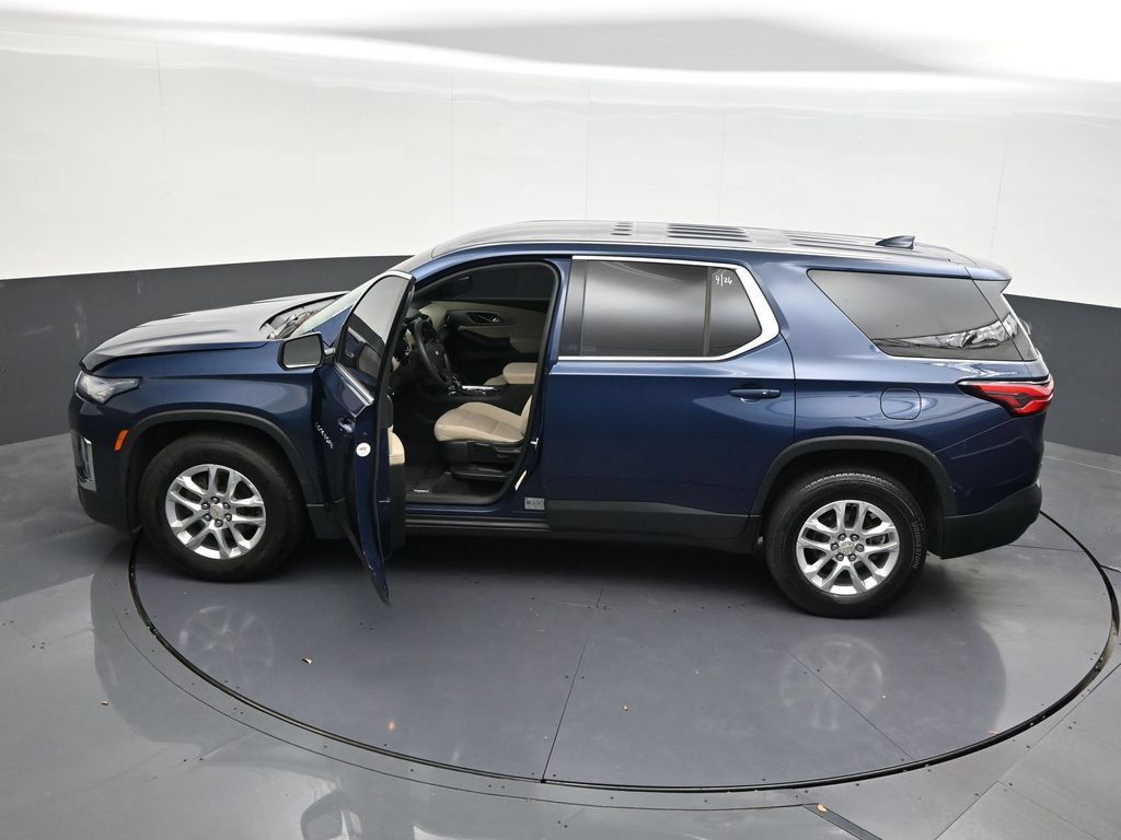 Used 2023 Chevrolet Traverse LS FWD image 18