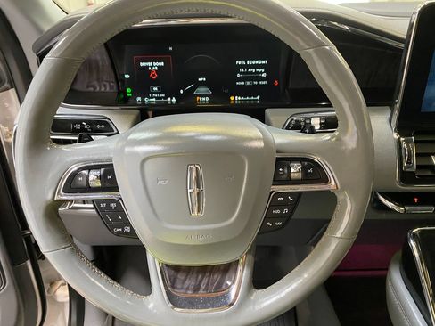 Used 2018 Lincoln Navigator Select w/ Technology Package RWD image 31