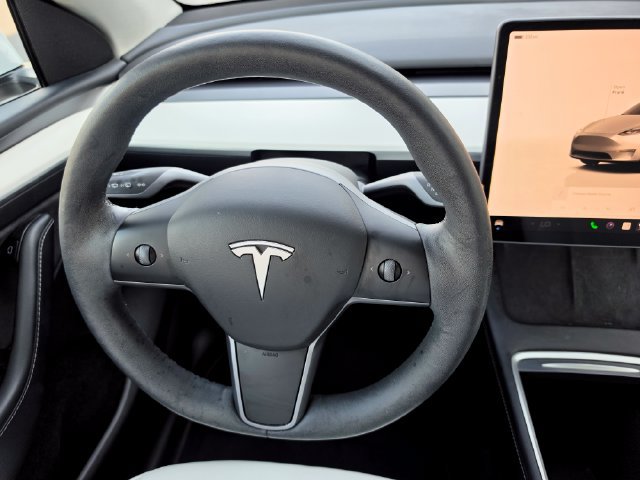 Used 2022 Tesla Model Y Performance AWD/4WD image 36