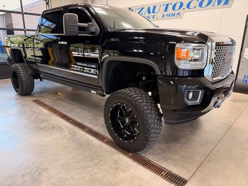 Used 2015 GMC Sierra 2500 Denali AWD/4WD image 2