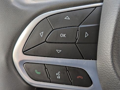 Used 2023 Chrysler Voyager LX FWD image 16