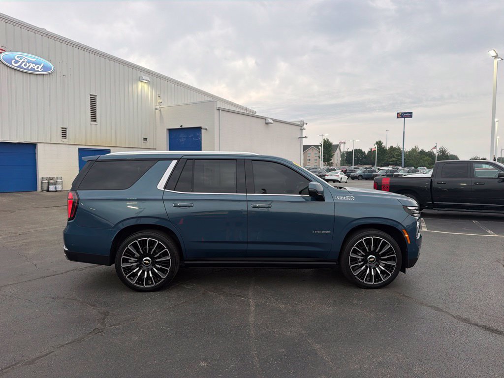 Used 2025 Chevrolet Tahoe High Country AWD/4WD image 9